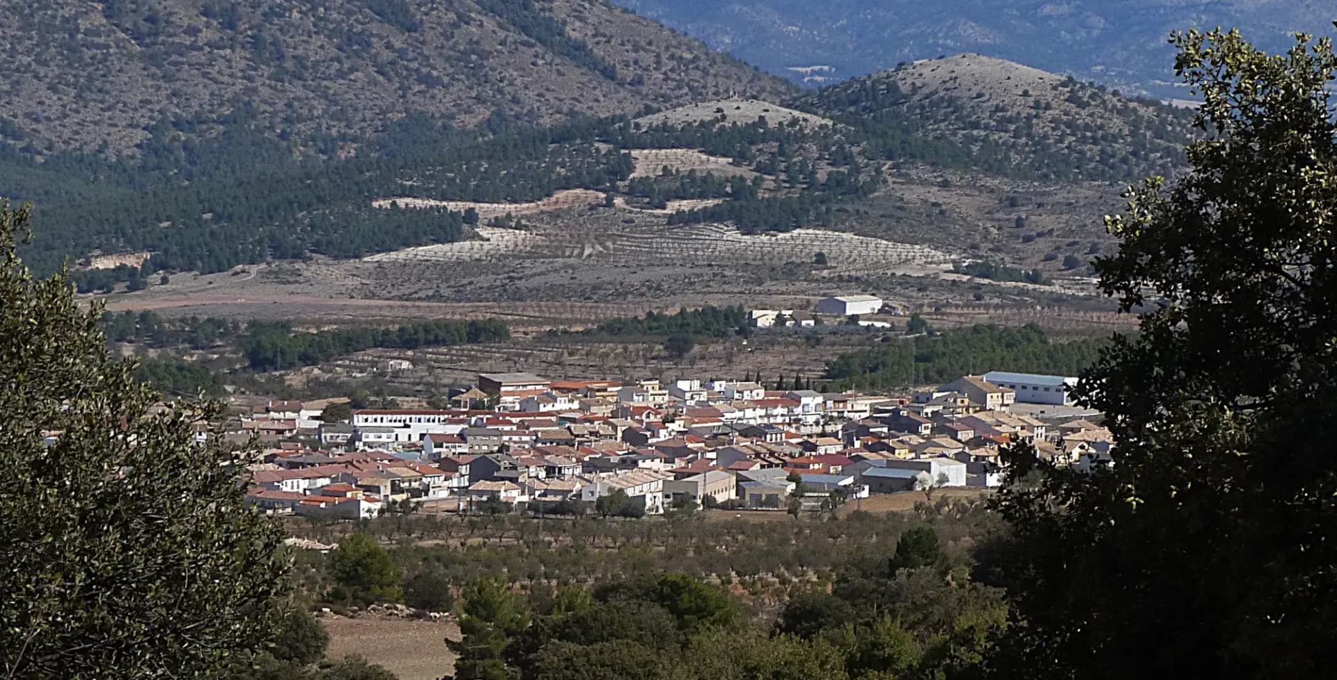 Panorámica de María, en Almería, con la sierra de María-Los Vélez al fondo