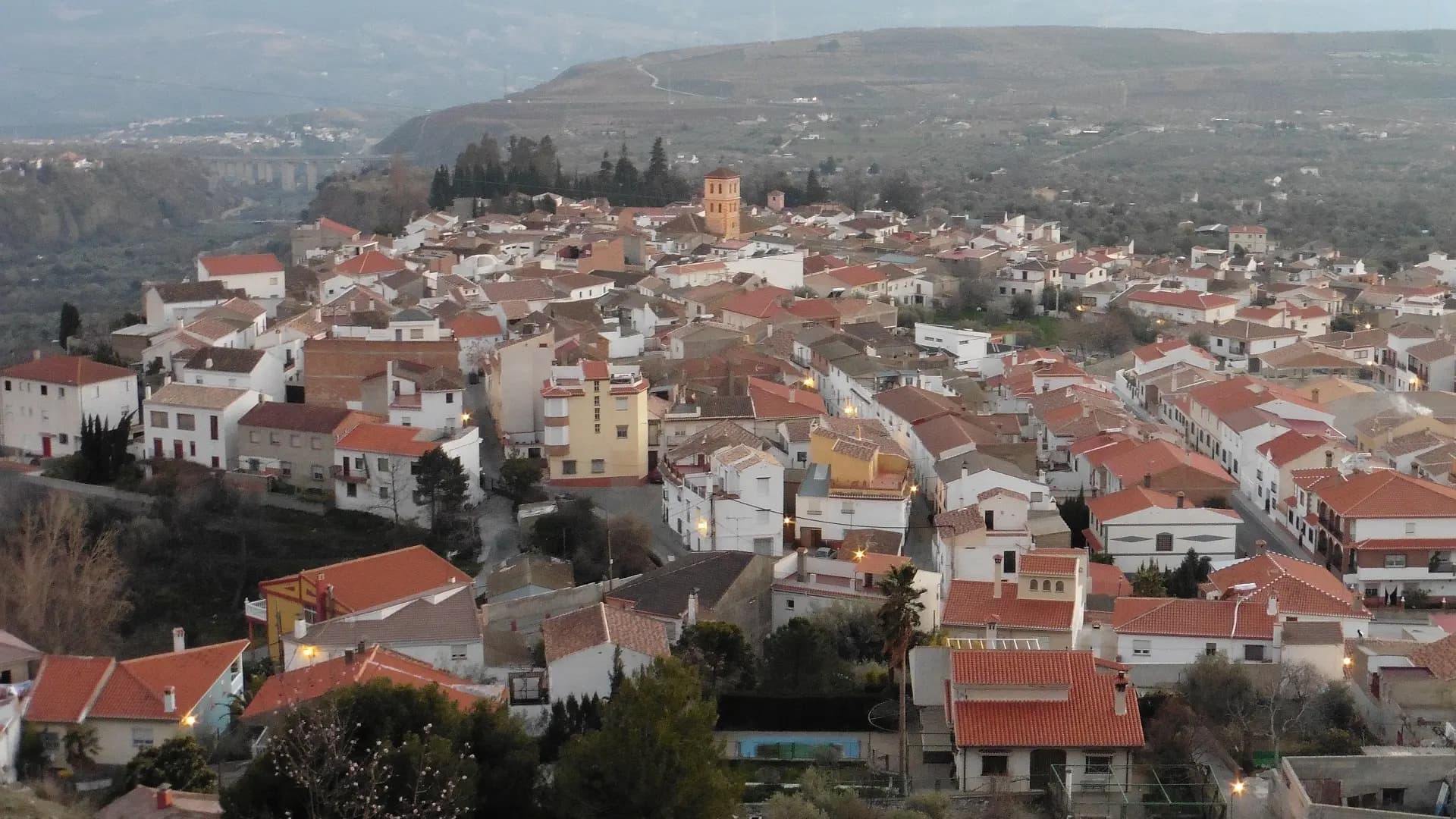 Vista de Nigüelas con Sierra Nevada al fondo