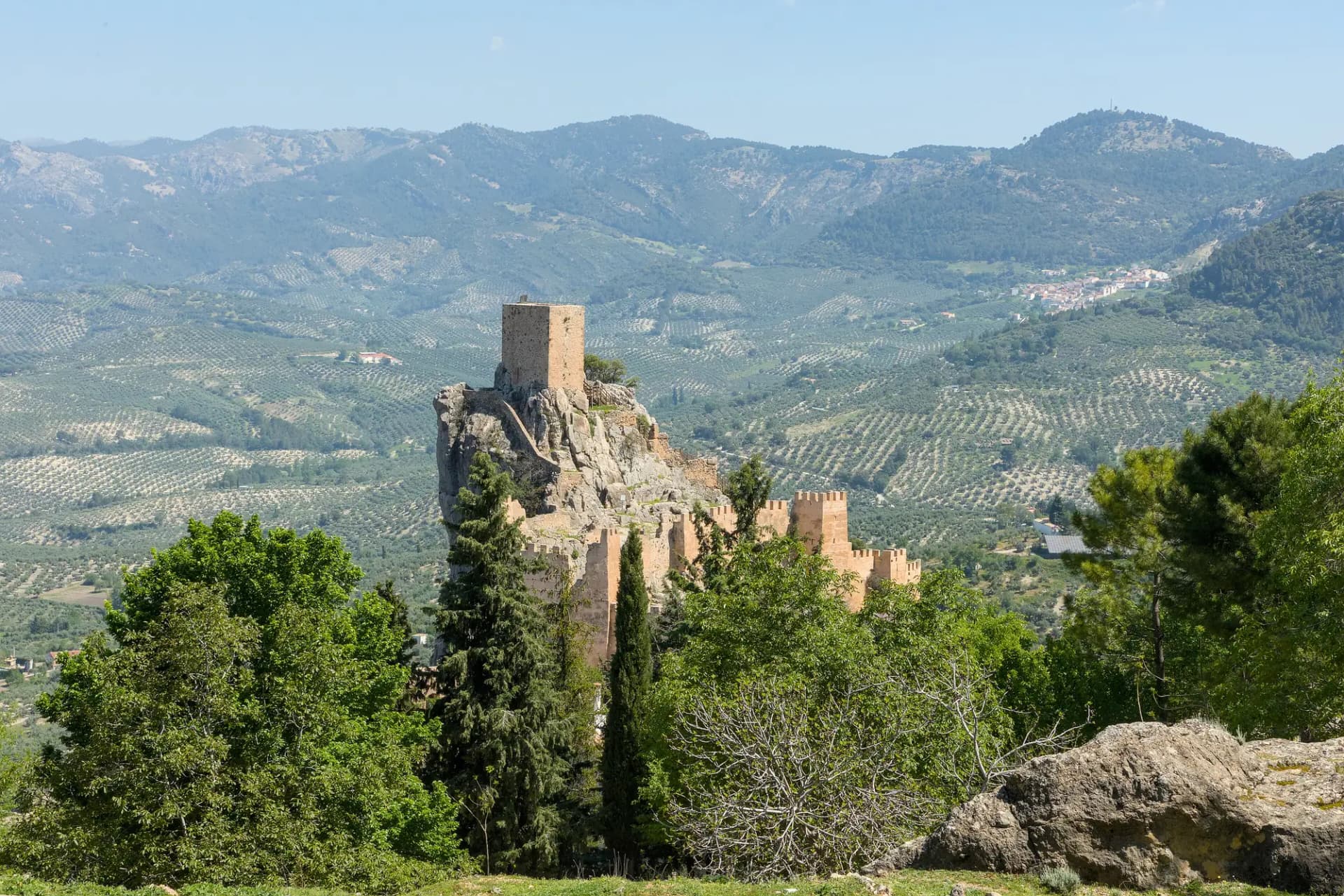 El castillo de La Iruela sobre la peña