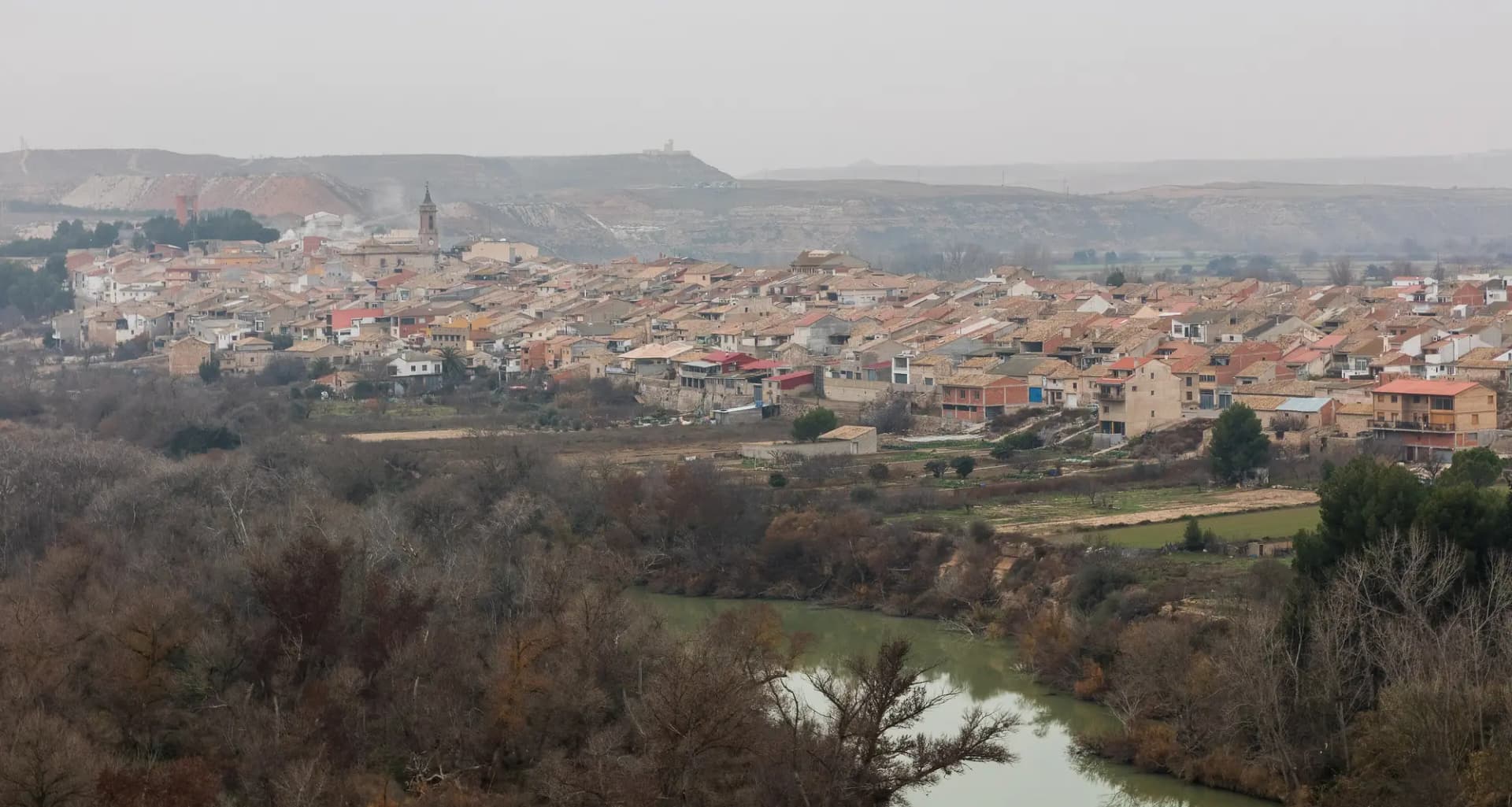 Sástago sobre la margen del Ebro
