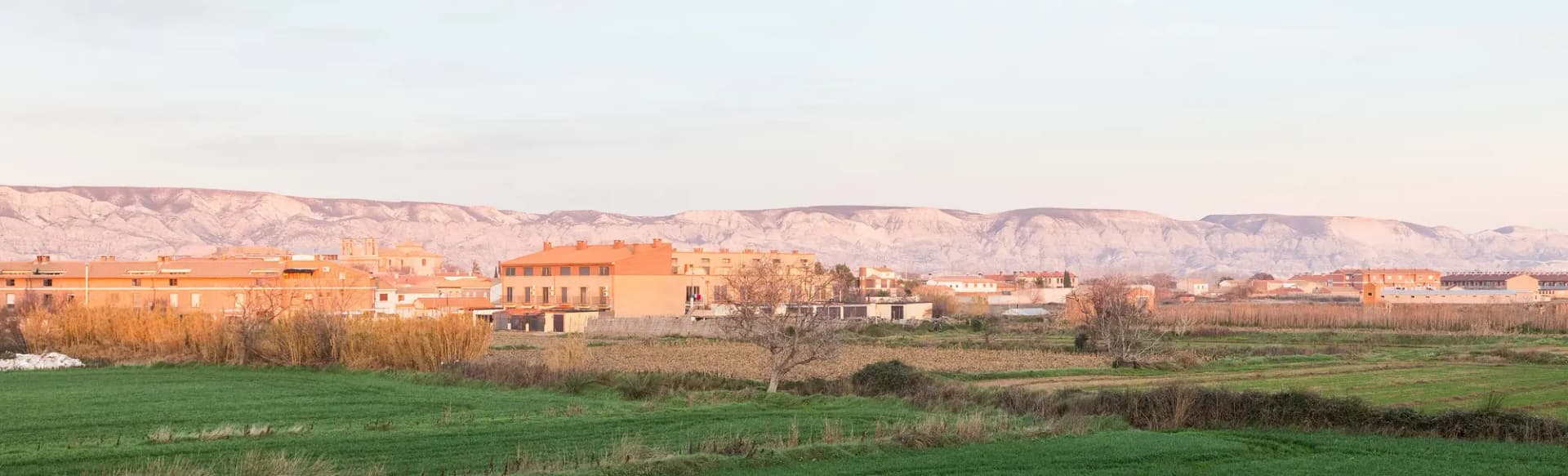 Vega del Ebro y cantiles junto a Sobradiel