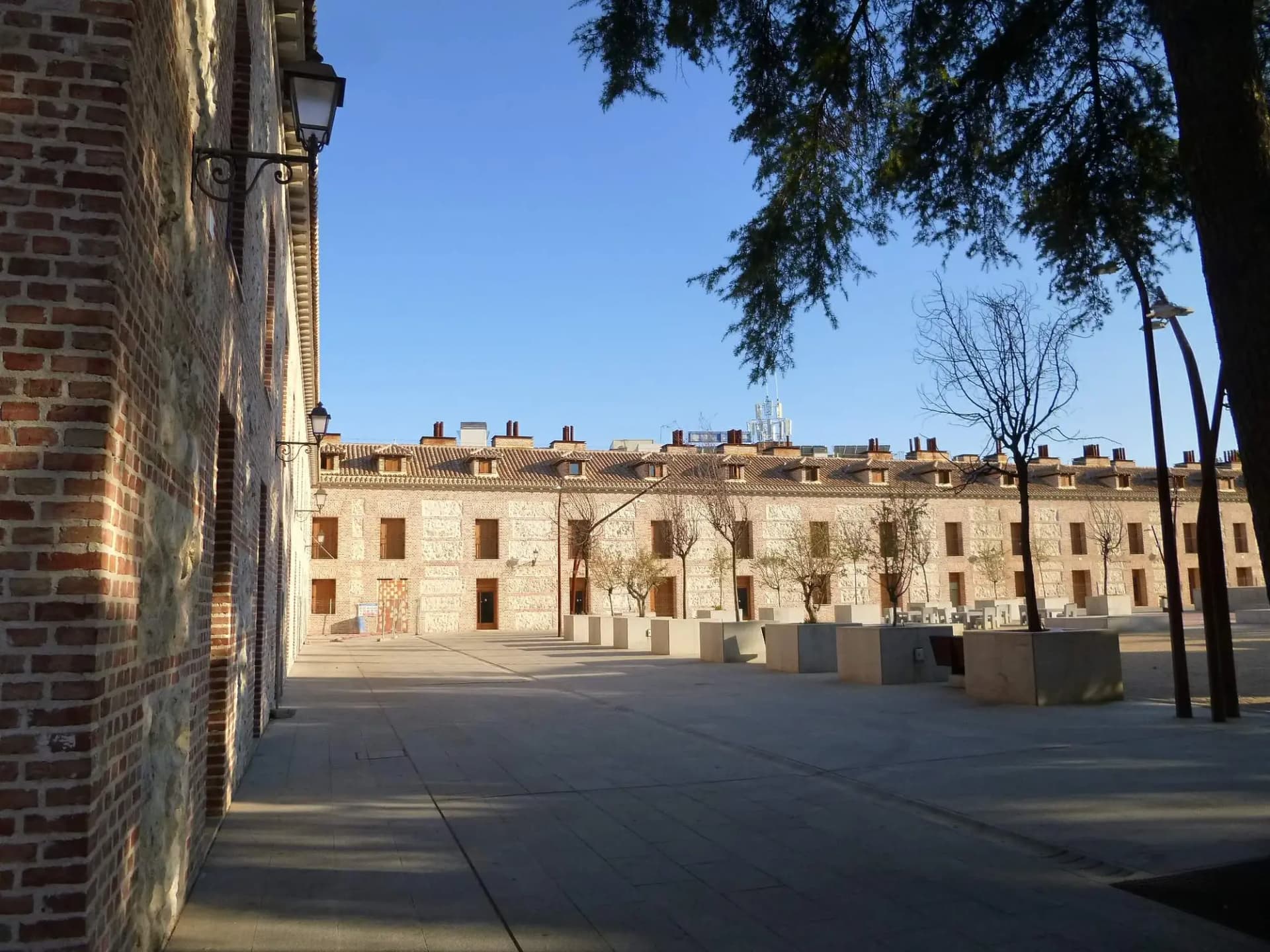 Plaza de España de San Fernando de Henares con las casas del antiguo Real Sitio