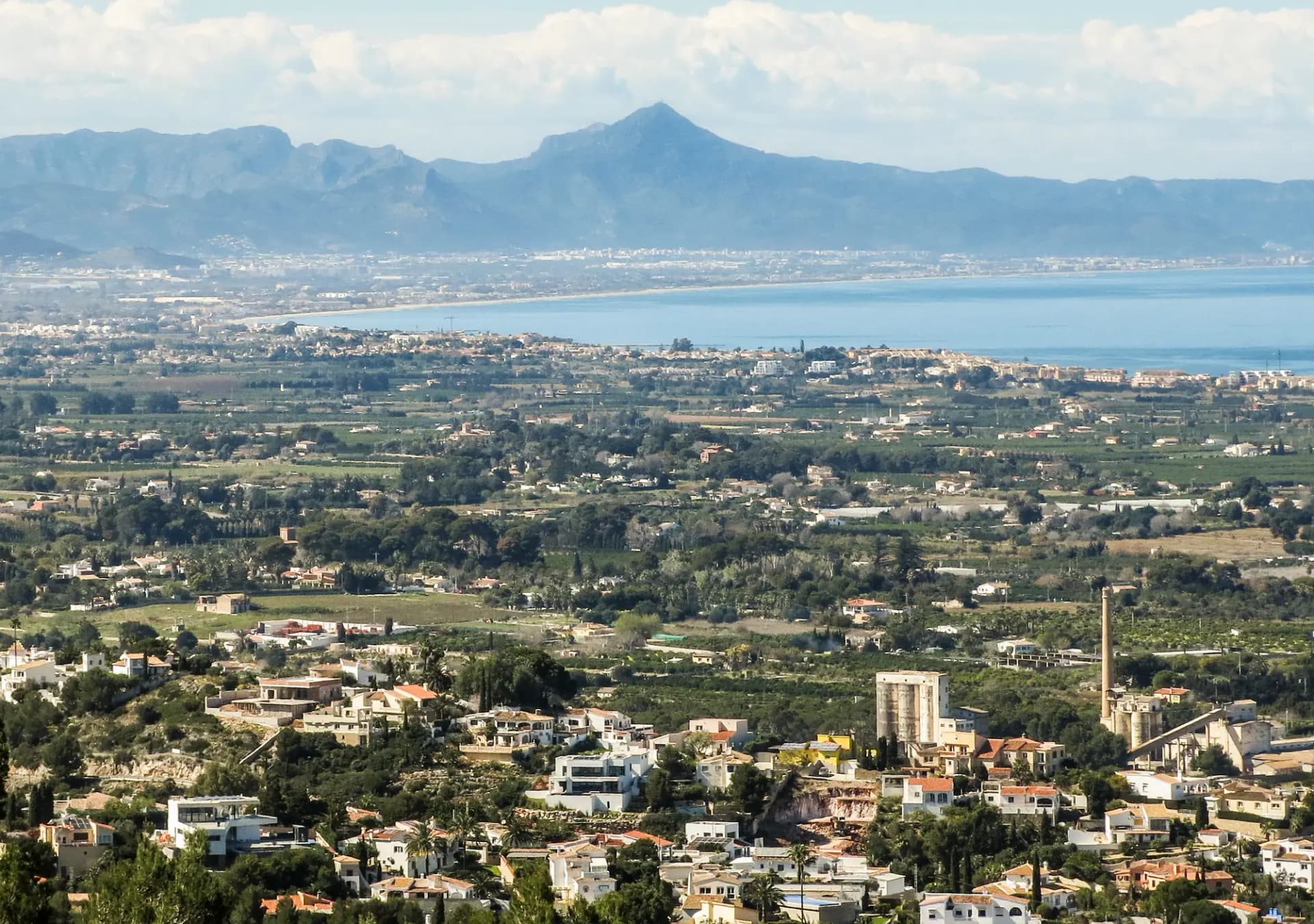 Vista de Dénia y del golfo de Valencia desde el macizo del Montgó