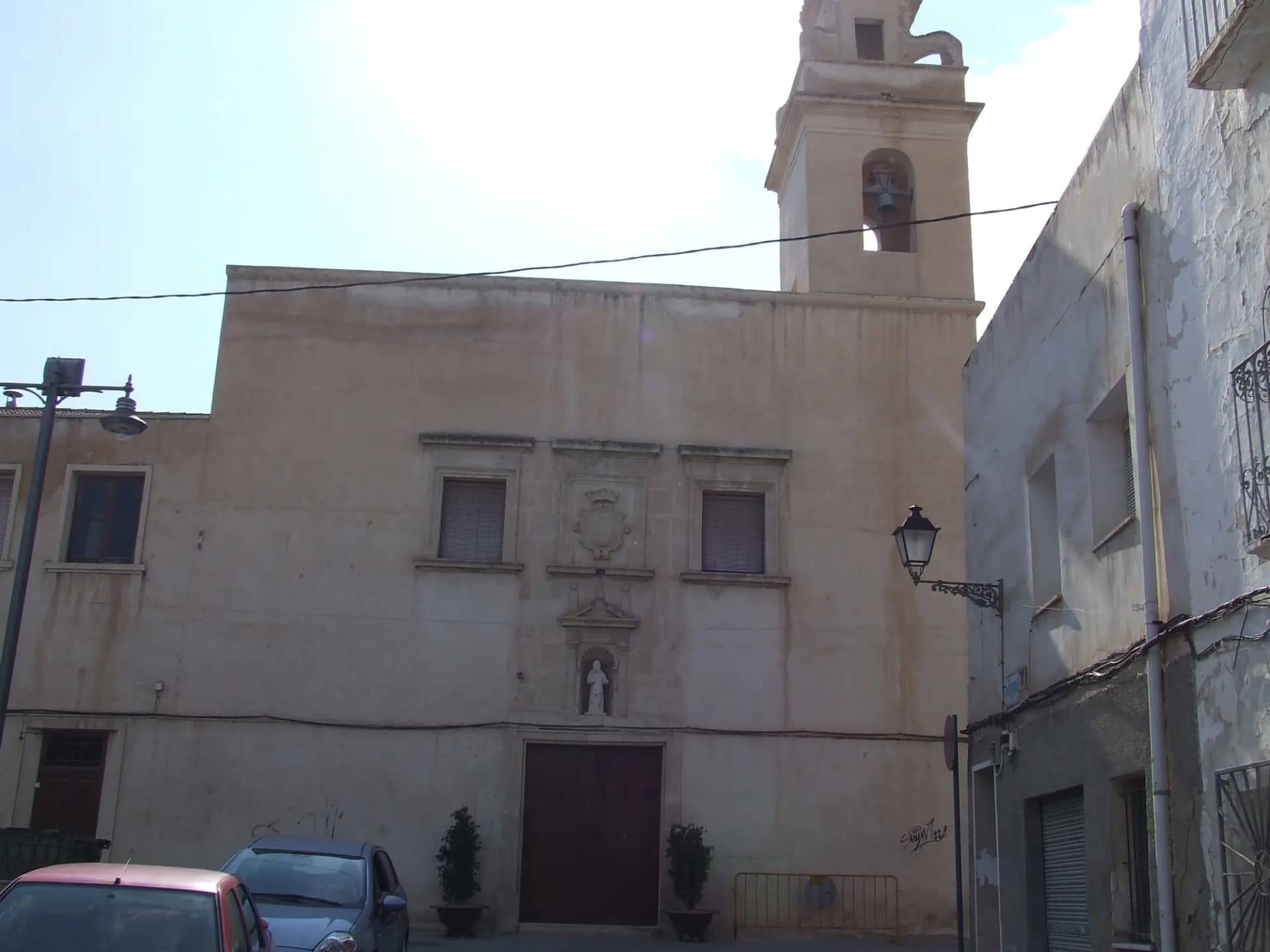 Fachada del convento de San Francisco de Mutxamel con su espadaña