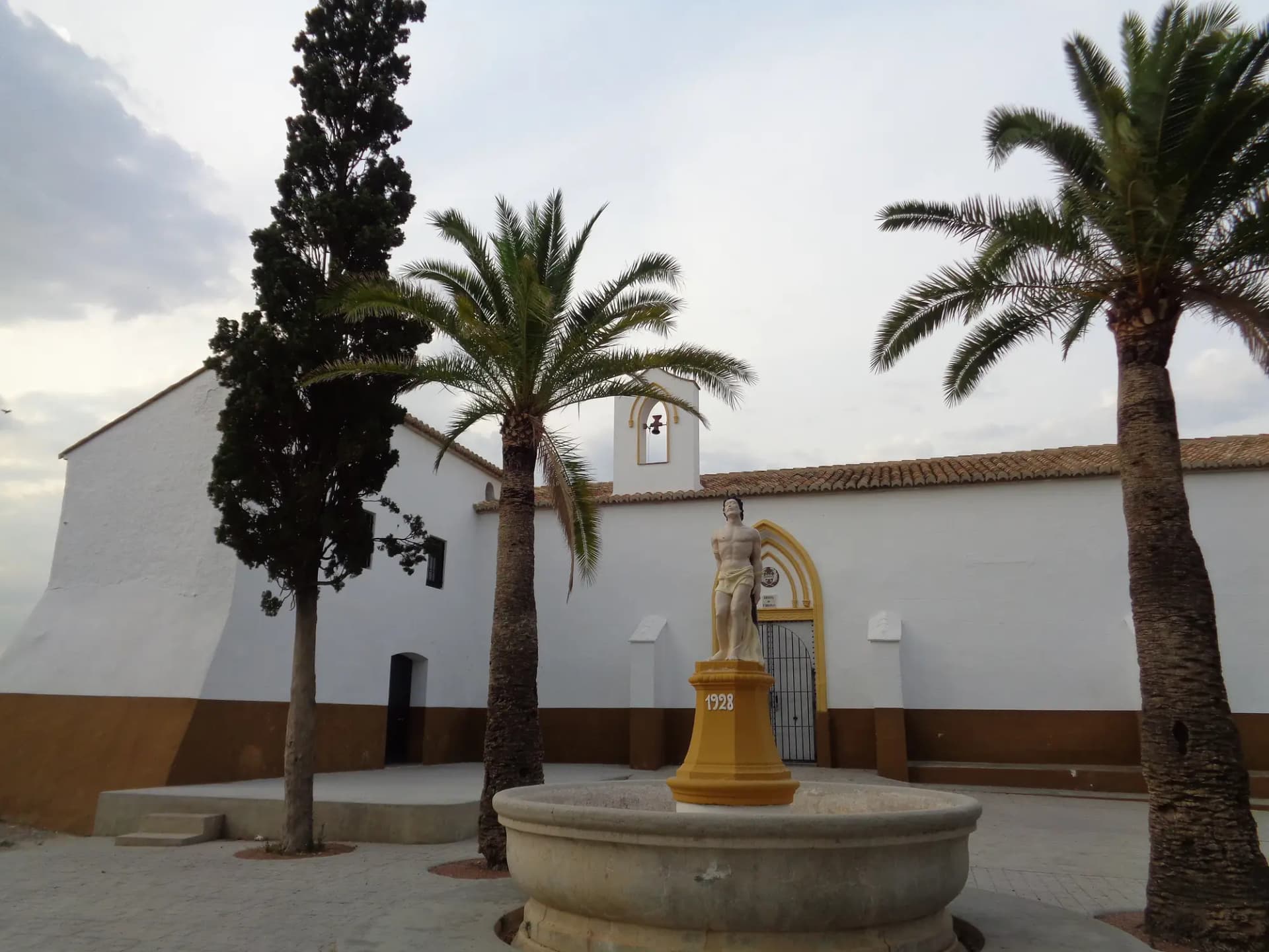 Ermita de Sant Sebastià de La Pobla de Vallbona, junto a la plaza y el Calvario