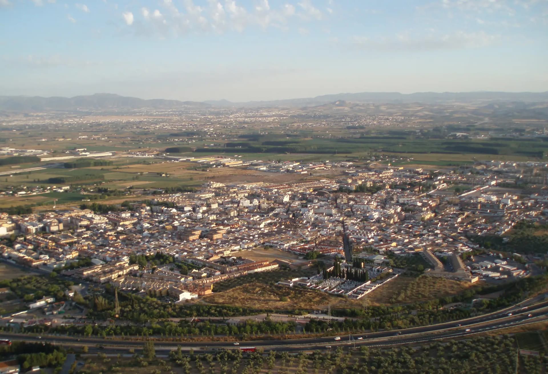 Vista aérea de Atarfe y la Vega de Granada desde la Ermita de los Tres Juanes