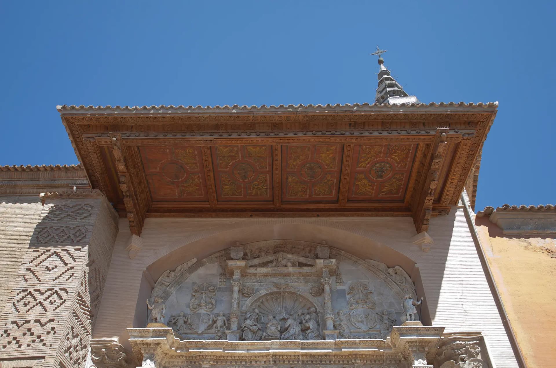 Colegiata de Santa María la Mayor de Calatayud con su torre mudéjar de ladrillo