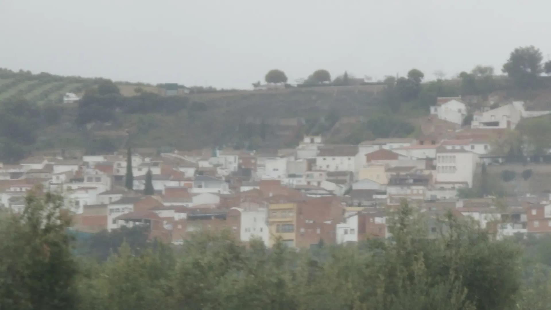 Vista de Chilluévar entre olivares